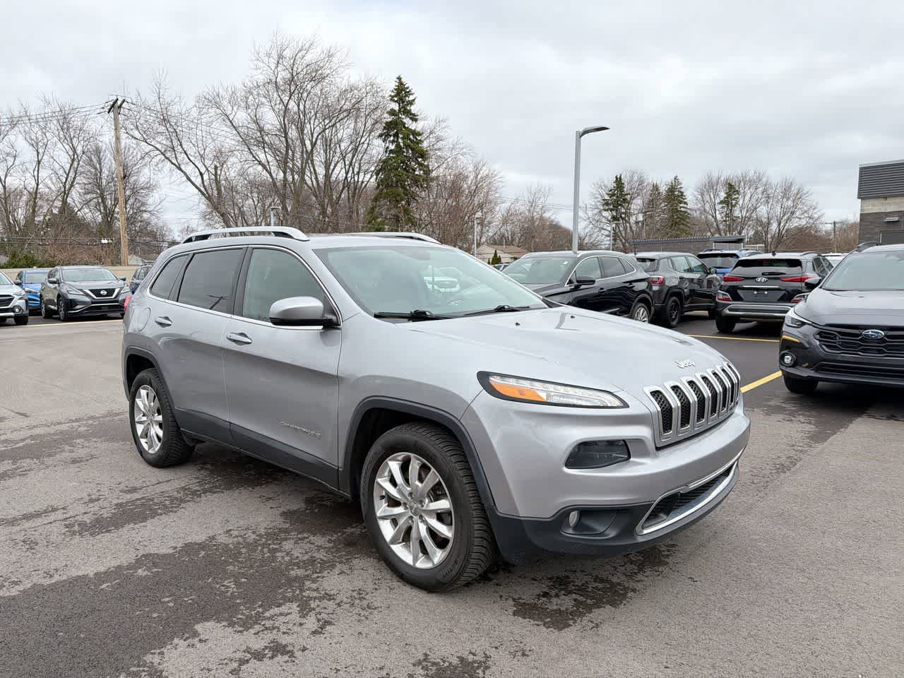 Used 2017 Jeep Cherokee Limited image 15