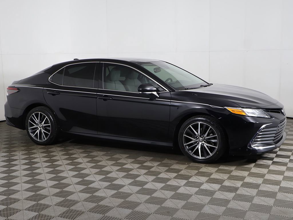 Used 2021 Toyota Camry XLE FWD image 14