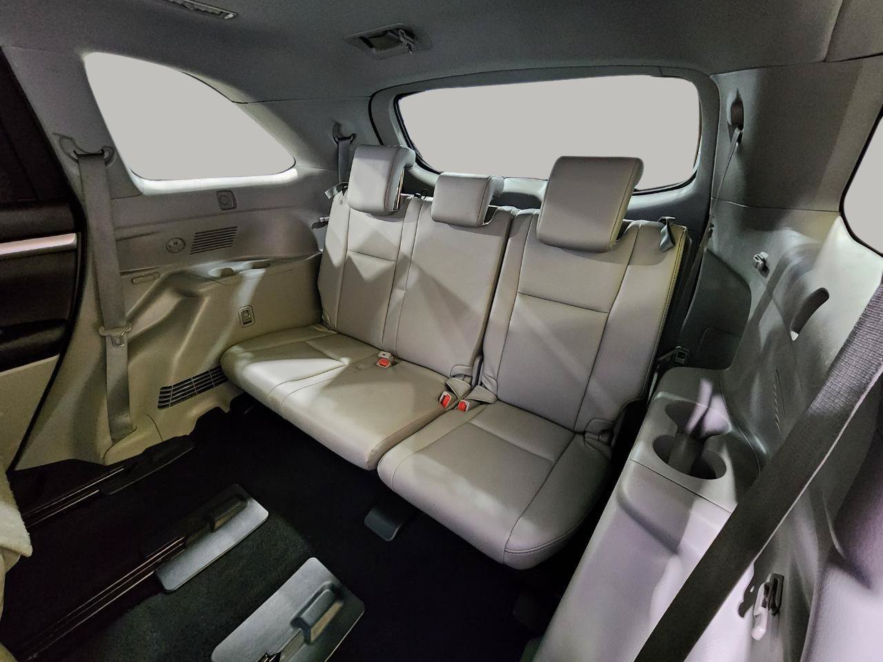 Used 2019 Toyota Highlander XLE AWD/4WD image 40
