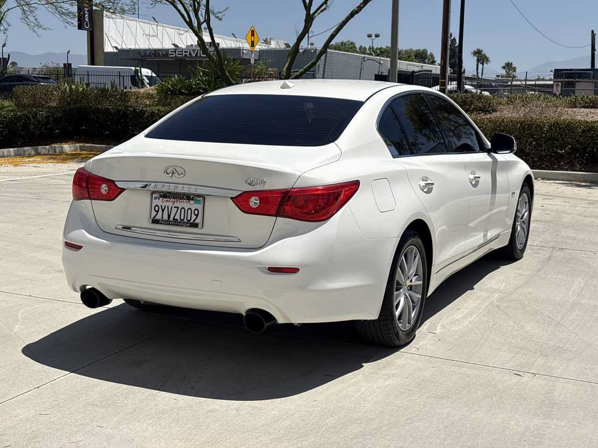 Used 2017 INFINITI Q50 2.0t w/ Moonroof Package RWD image 3