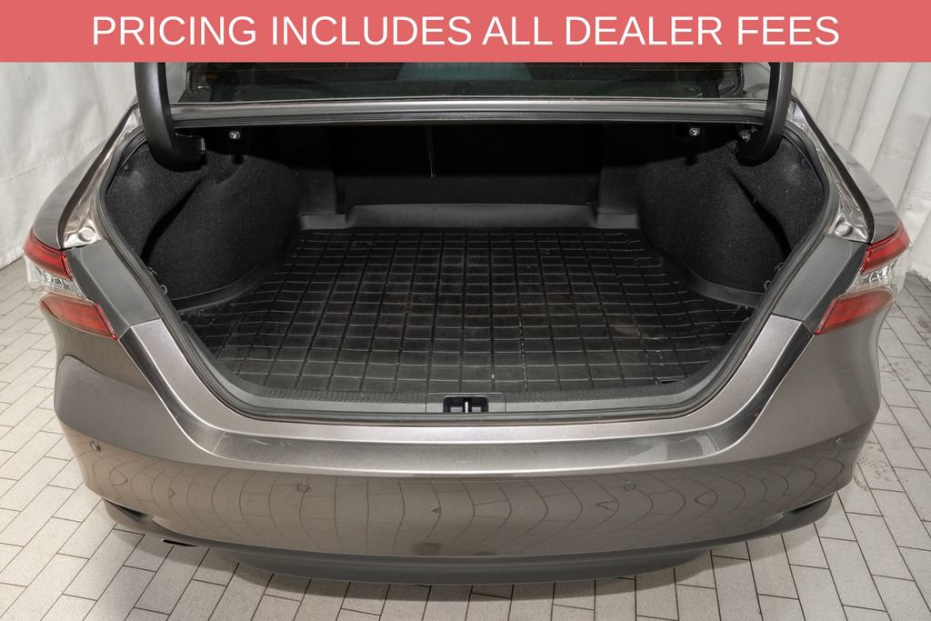 Used 2022 Toyota Camry XLE w/ Navigation Upgrade Package FWD image 5