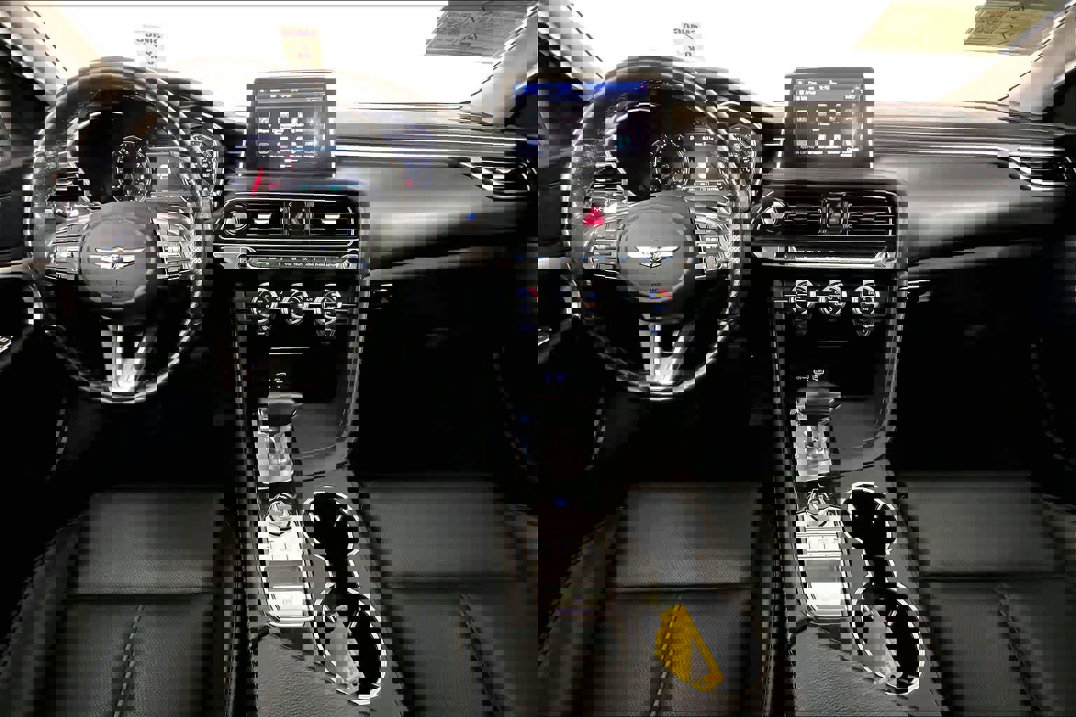 Used 2020 Genesis G70 2.0T image 14