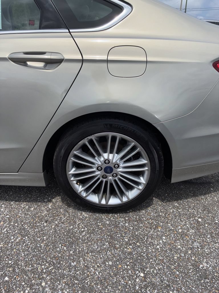 Used 2015 Ford Fusion SE w/ Equipment Group 202A FWD image 13