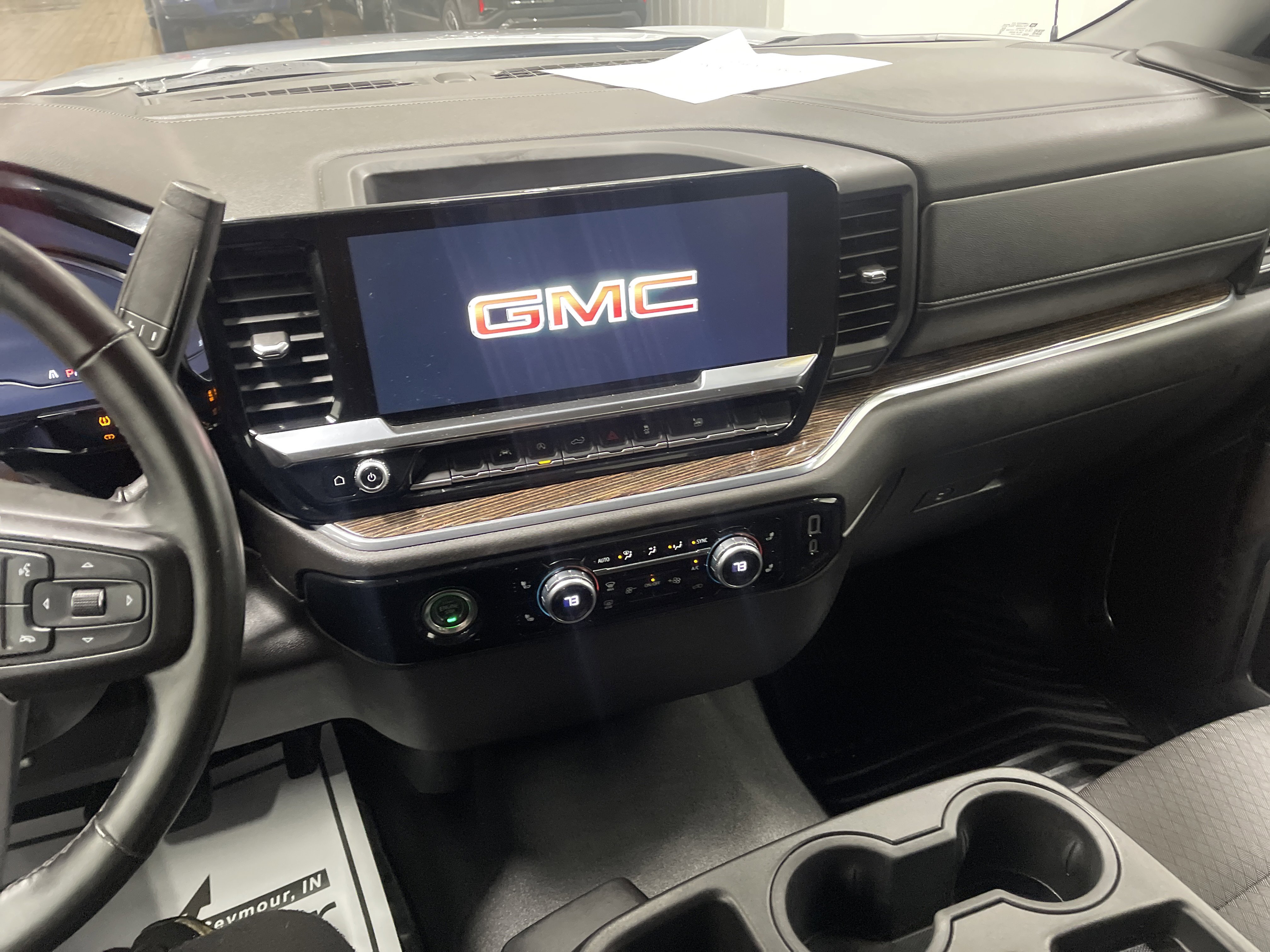Used 2024 GMC Sierra 1500 SLE image 28