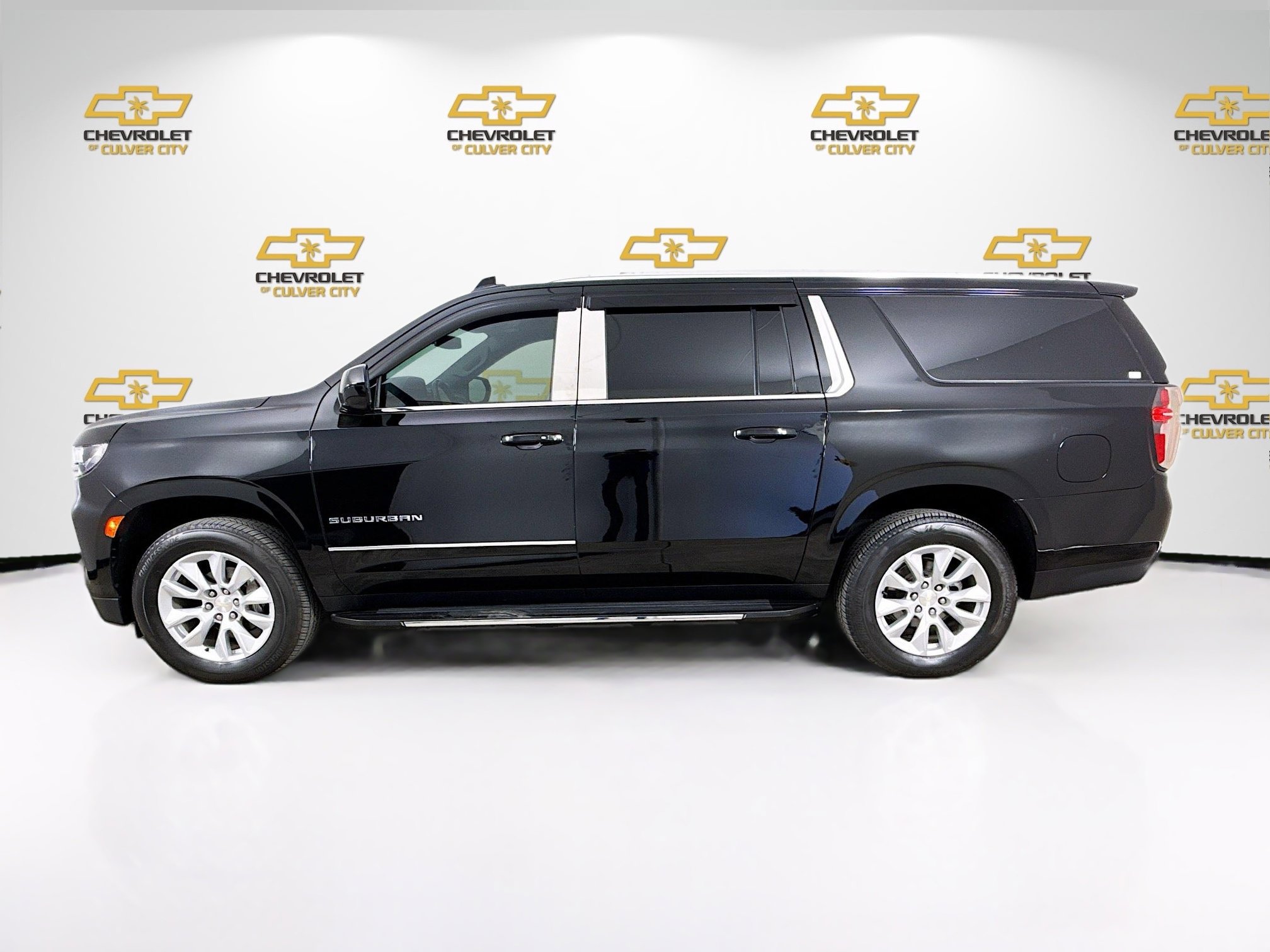 Used 2022 Chevrolet Suburban LT image 4