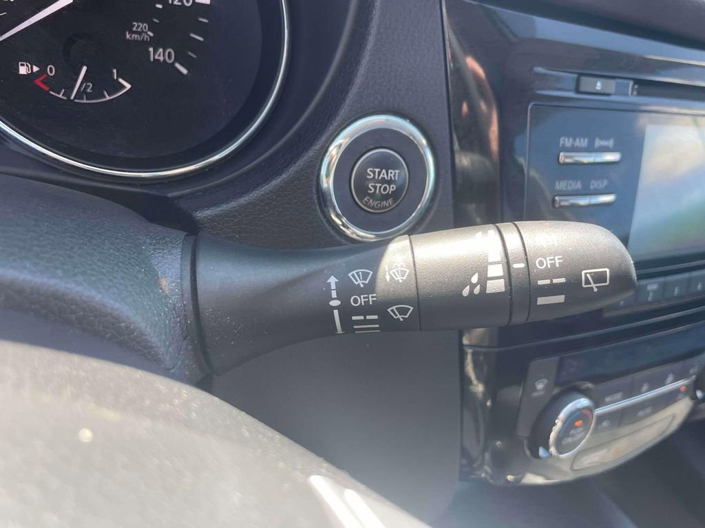 Used 2015 Nissan Rogue SV w/ SV Moonroof Package image 26