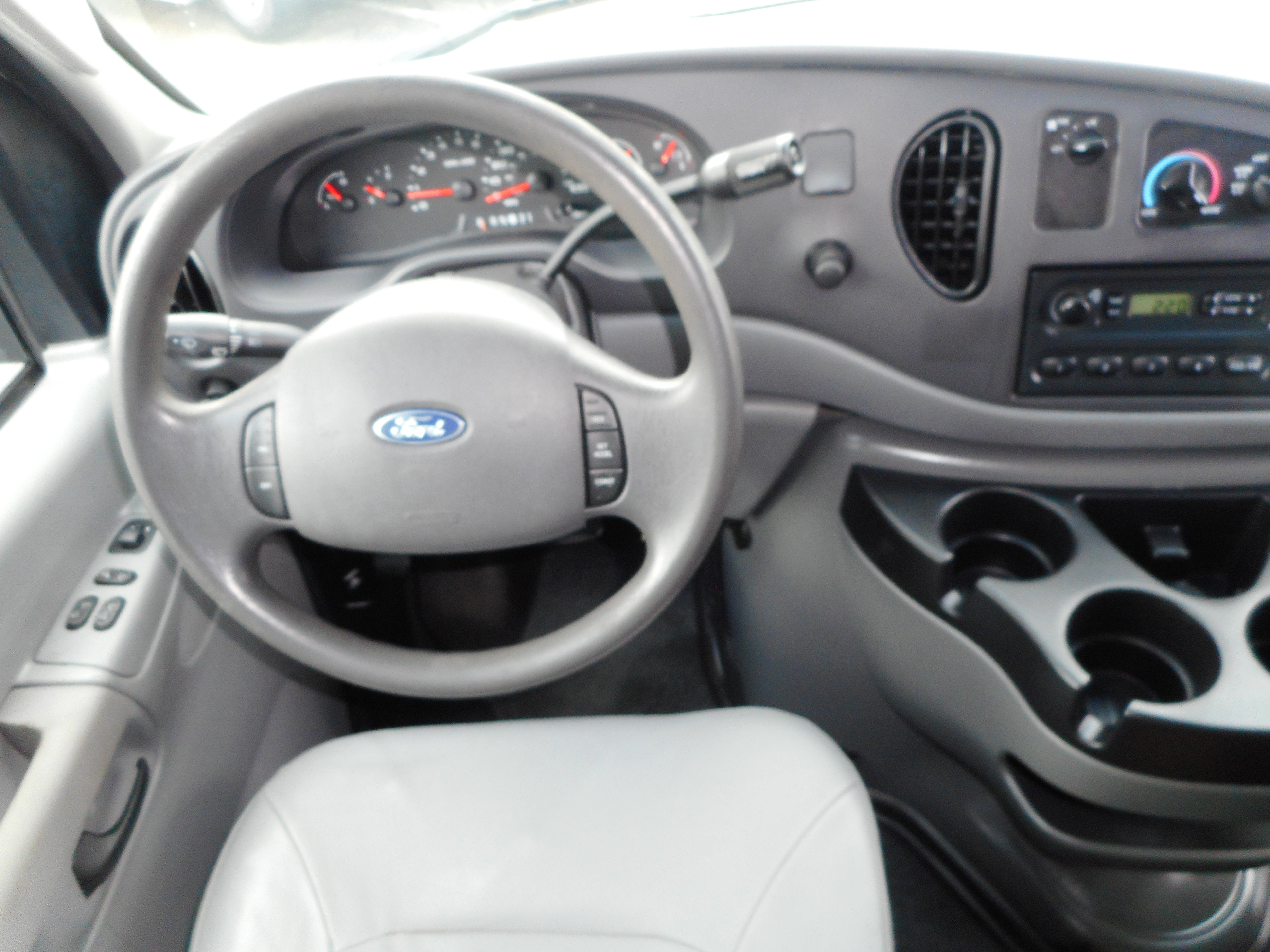 Used 2006 Ford E-250 and Econoline 250 RWD image 26