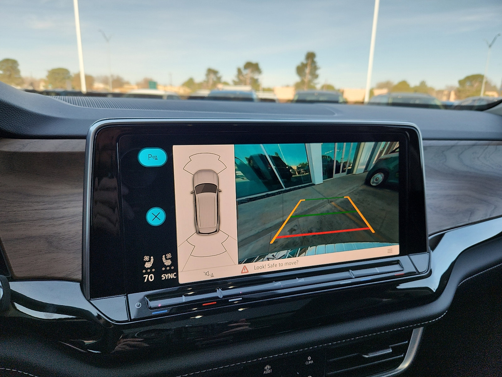 New 2026 Volkswagen Atlas SE image 18