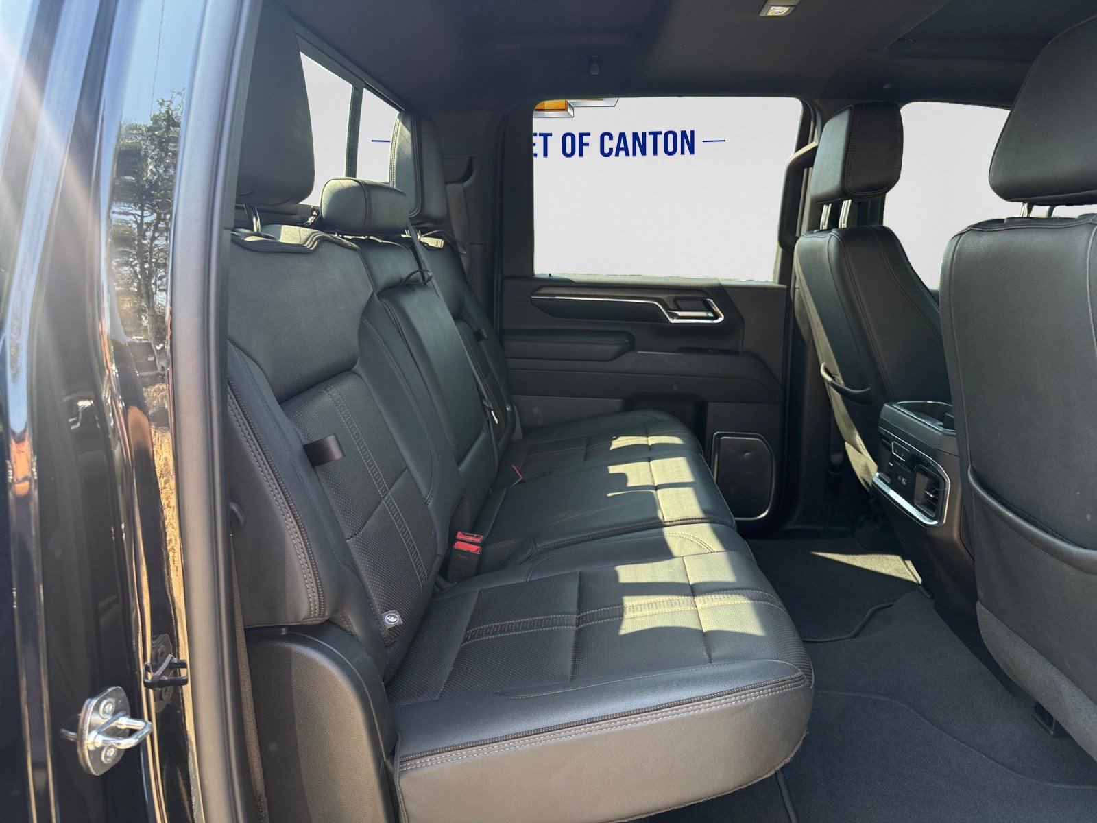 Used 2024 Chevrolet Silverado 2500 High Country w/ High Country Premium Package AWD/4WD image 15