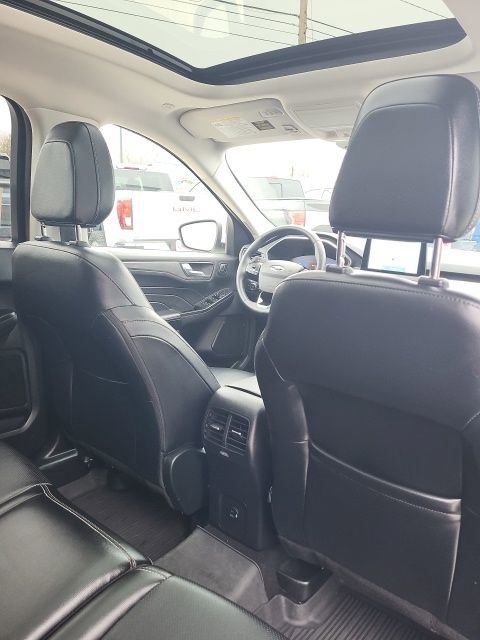 Used 2022 Ford Escape Titanium w/ Class II Trailer Tow Package image 15