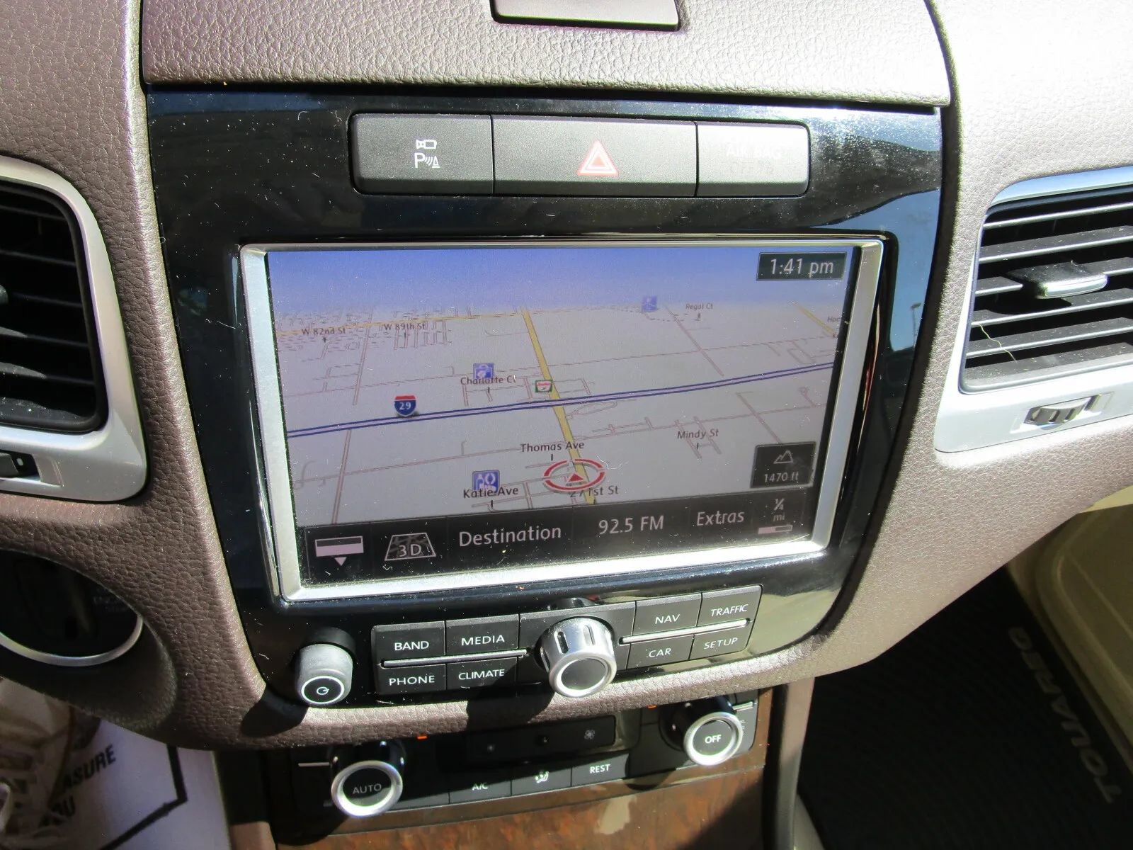 Used 2014 Volkswagen Touareg Executive AWD/4WD image 16