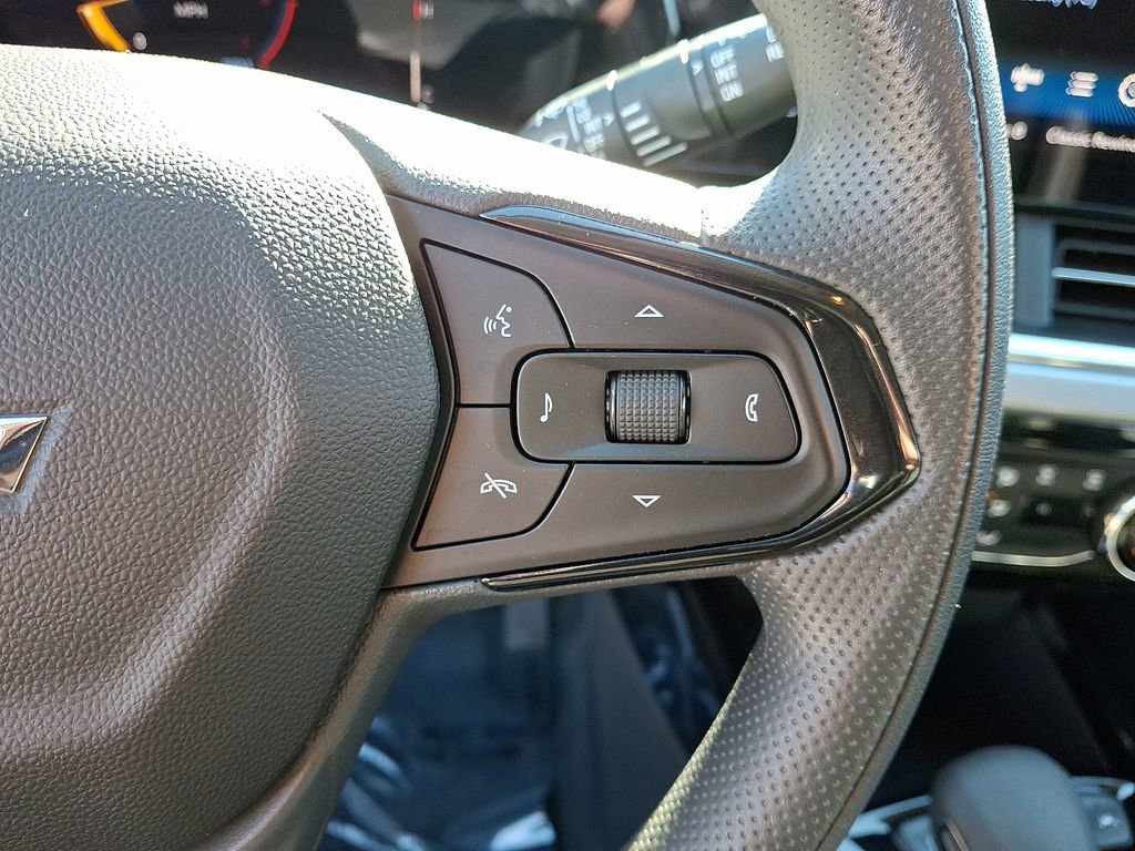 Used 2025 Chevrolet Trax LT image 21
