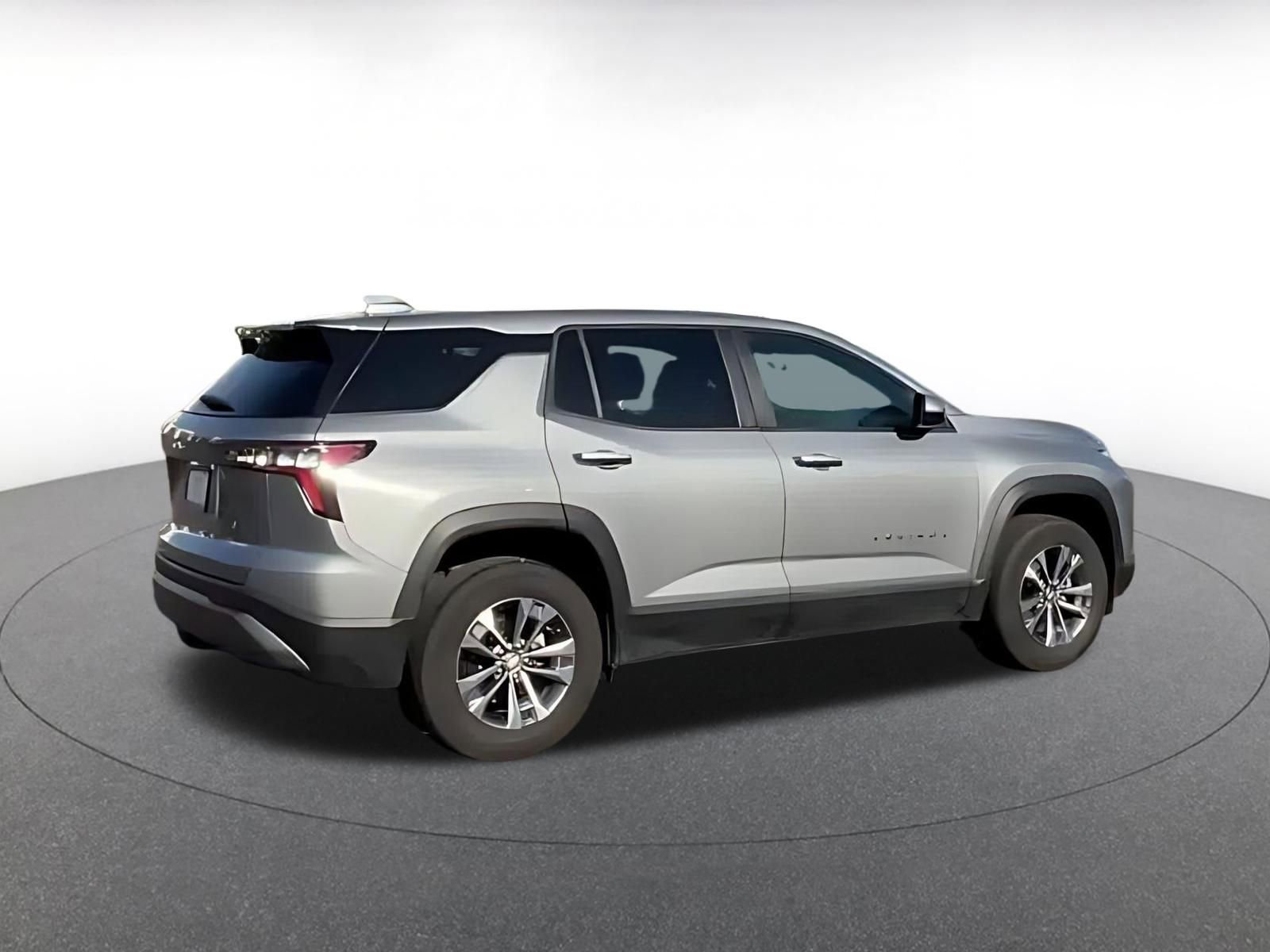Used 2025 Chevrolet Equinox LT AWD/4WD image 10