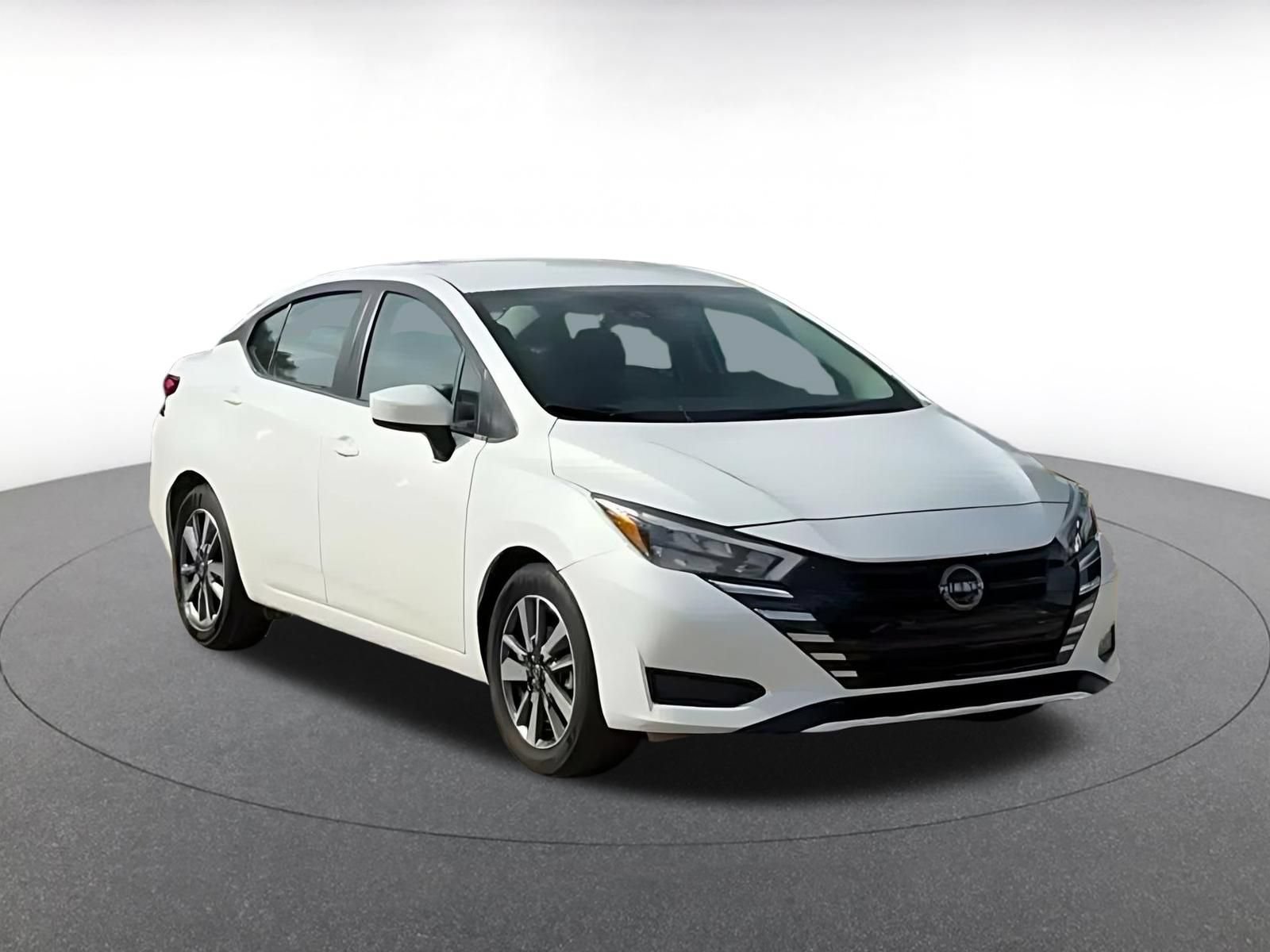 Used 2025 Nissan Versa SV FWD image 3