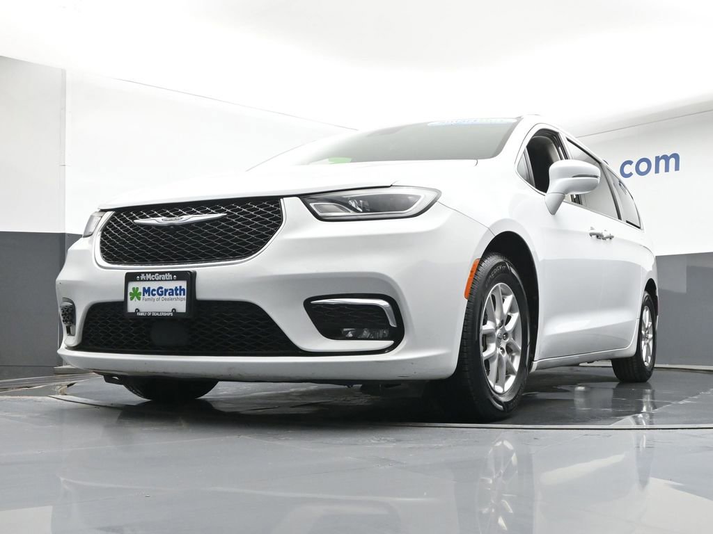 Used 2022 Chrysler Pacifica Touring-L image 6
