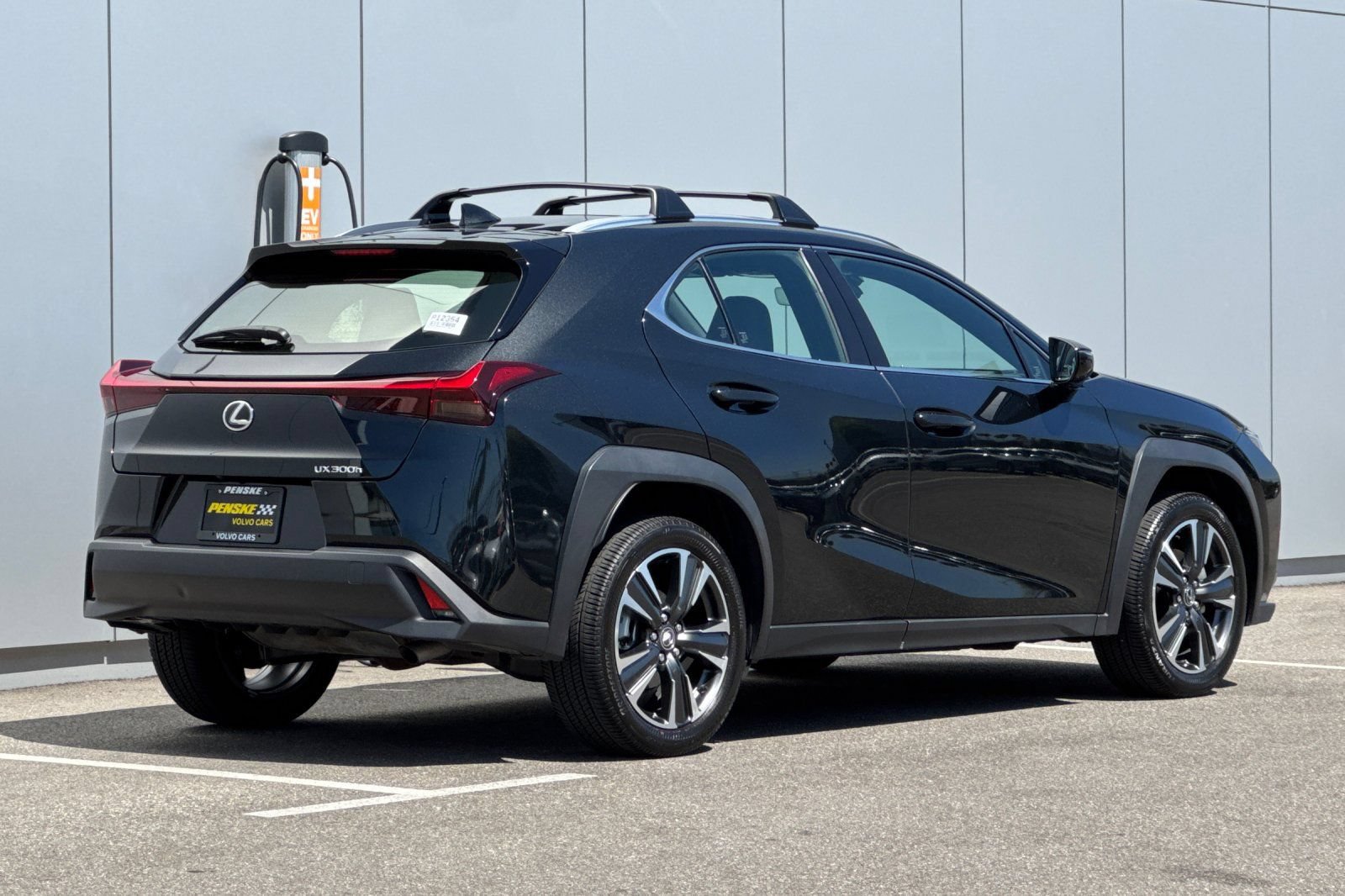 Used 2025 Lexus UX 300h FWD w/ Accessory Package (Z2) image 5