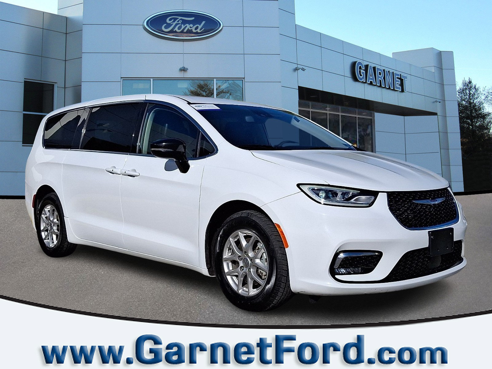 Used 2024 Chrysler Pacifica Touring-L FWD video 1