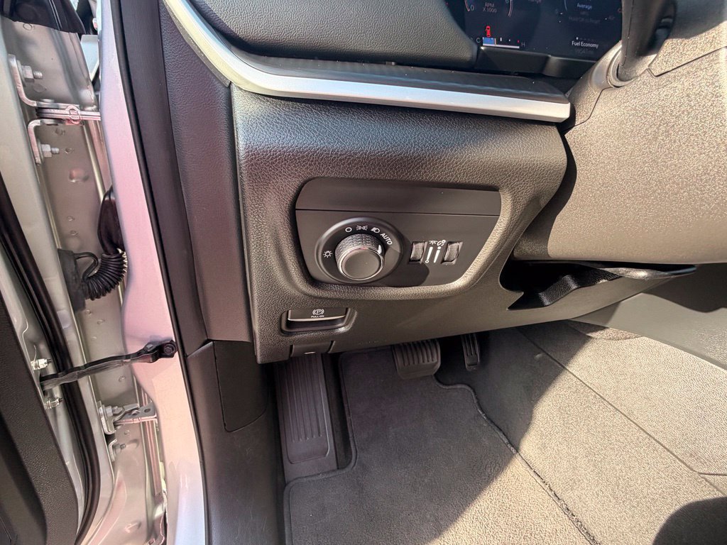Used 2023 Jeep Grand Cherokee Laredo AWD/4WD image 21