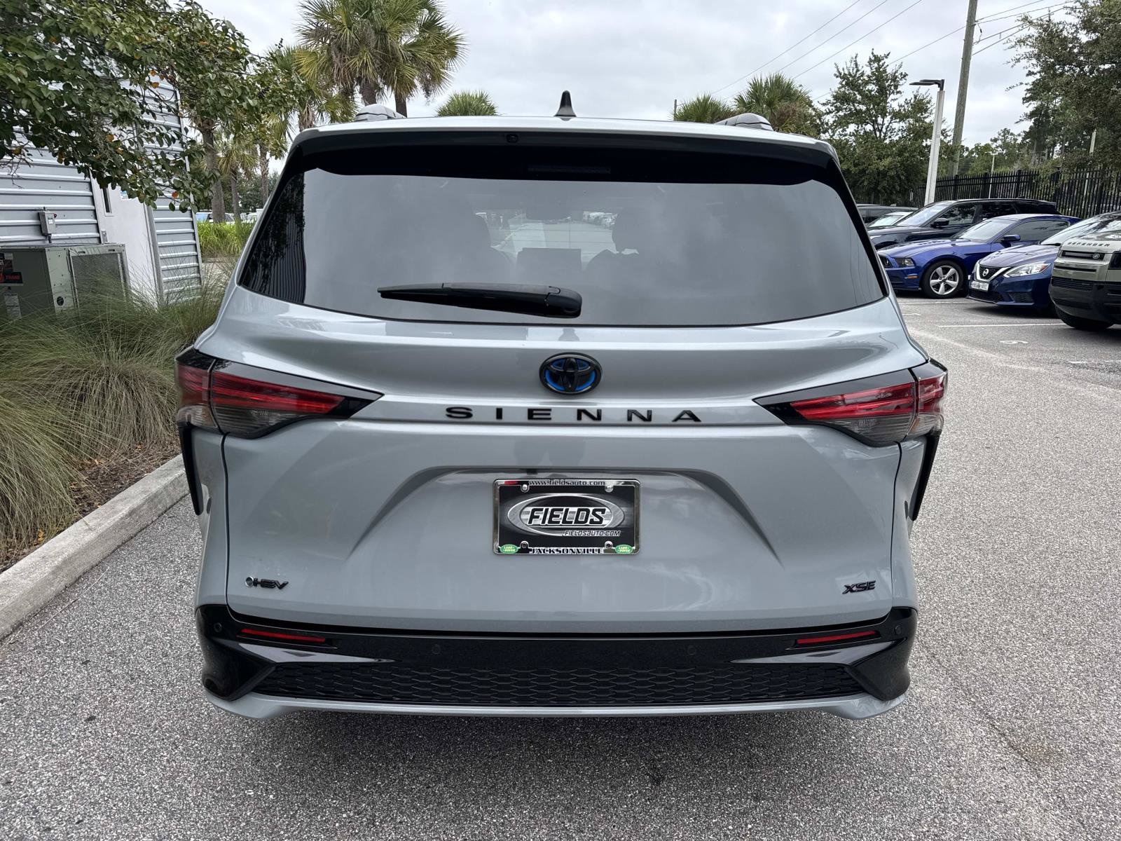 Used 2025 Toyota Sienna XSE w/ XSE Plus Package FWD image 7