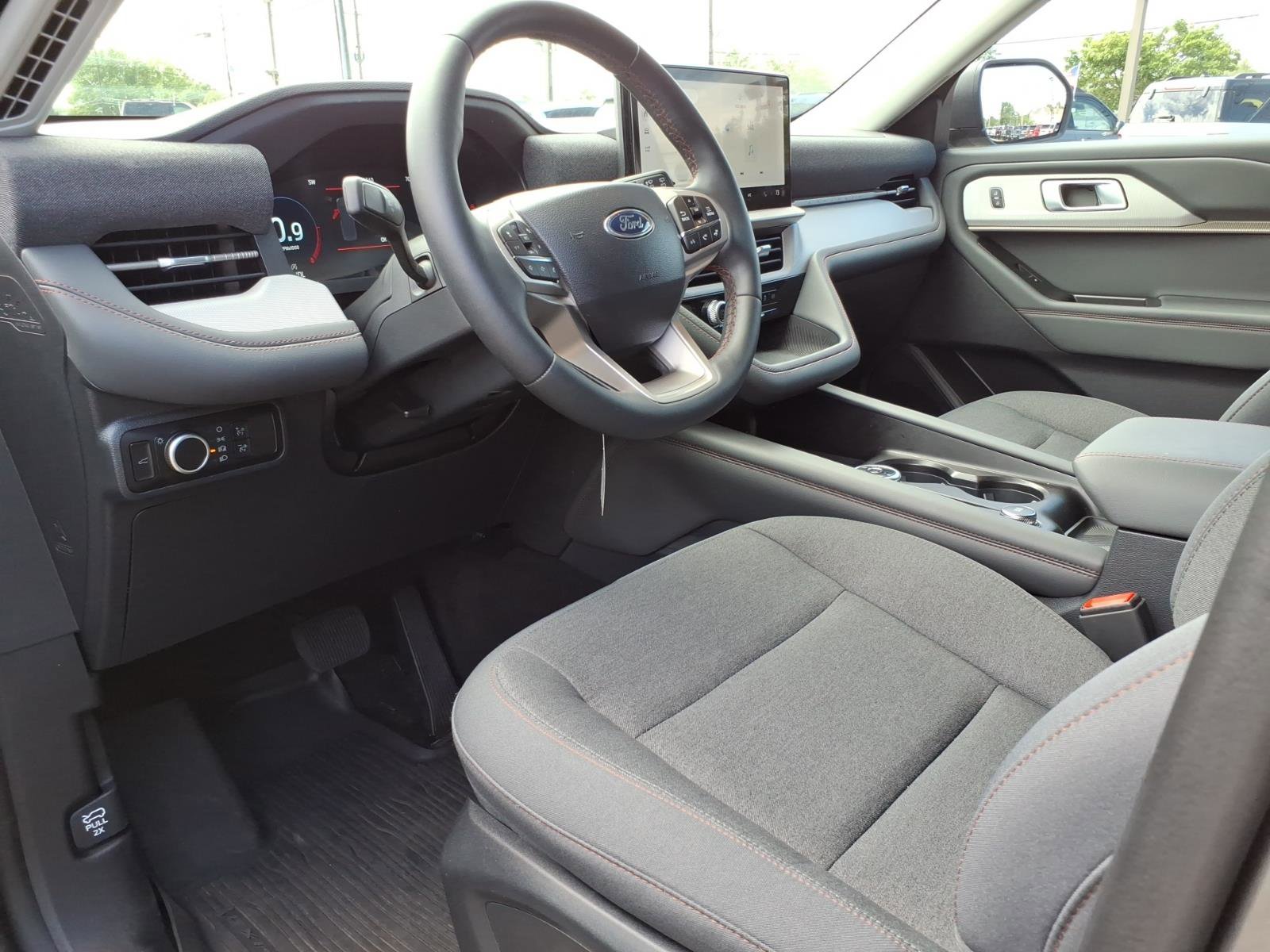 Used 2026 Ford Explorer Active AWD/4WD image 13