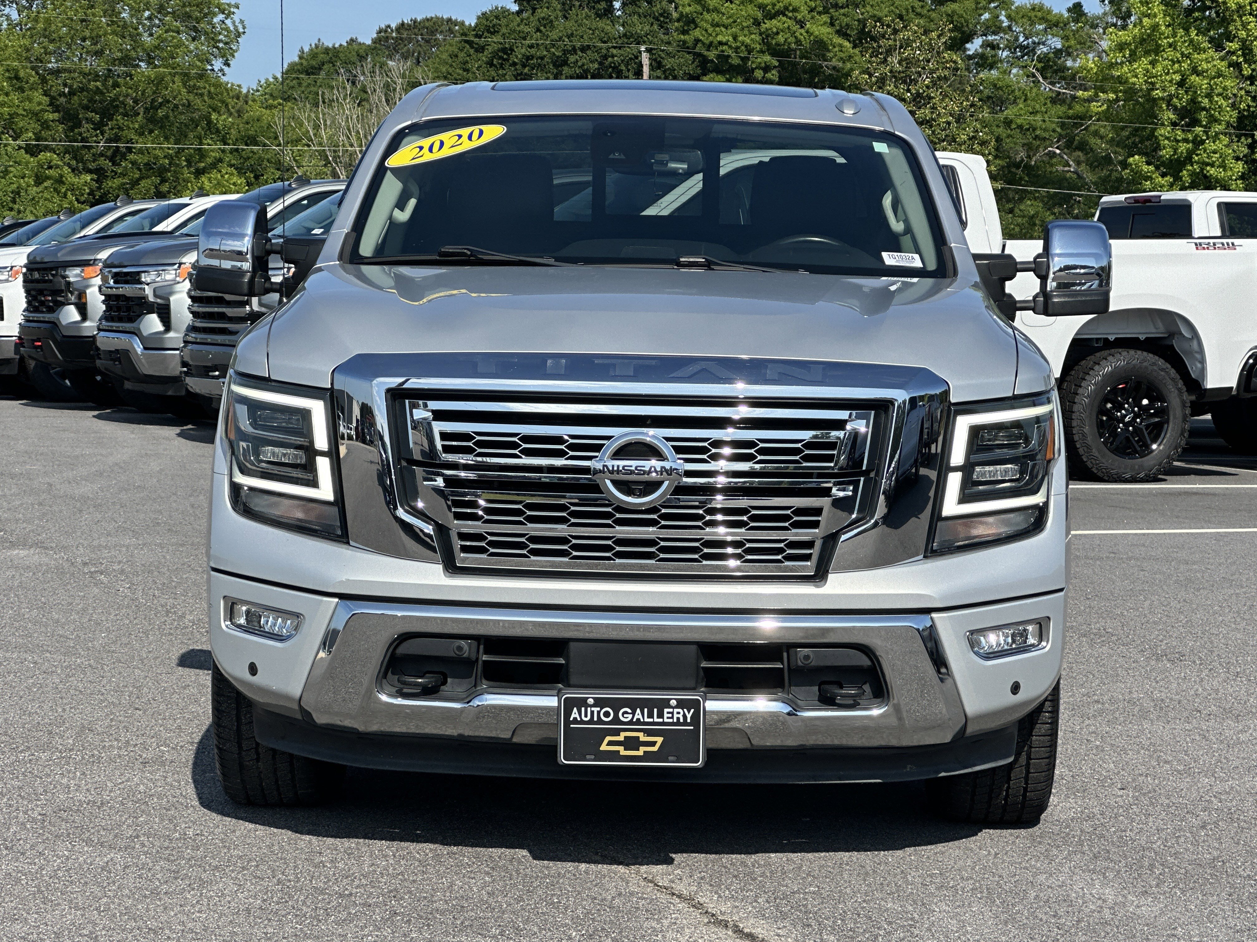 Used 2020 Nissan Titan SL w/ Moonroof Package RWD image 2