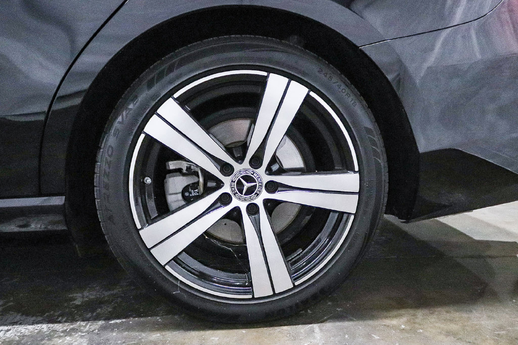 Used 2025 Mercedes-Benz C 300 4MATIC Sedan image 11