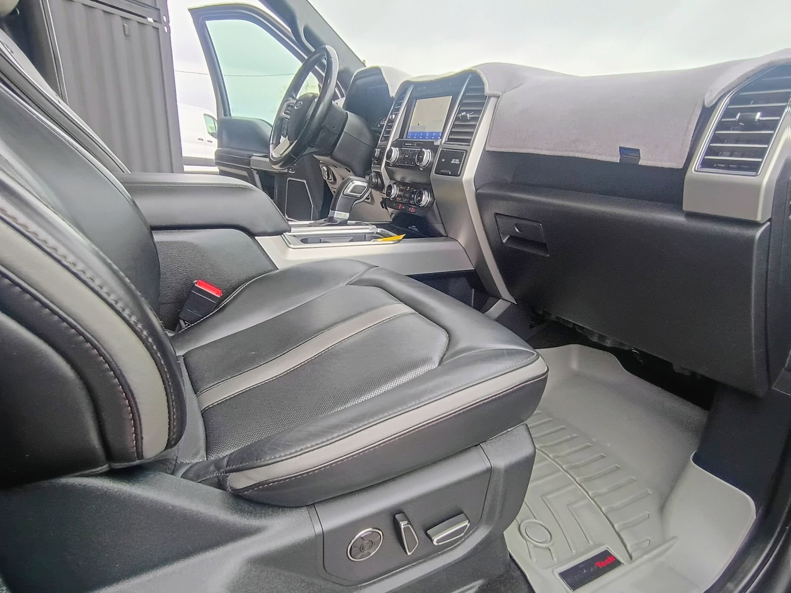 Used 2020 Ford F150 Platinum w/ Equipment Group 701A Luxury AWD/4WD image 13