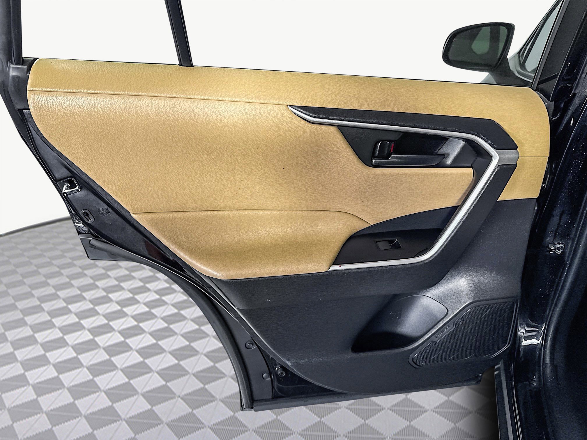 Used 2022 Toyota RAV4 LE image 26