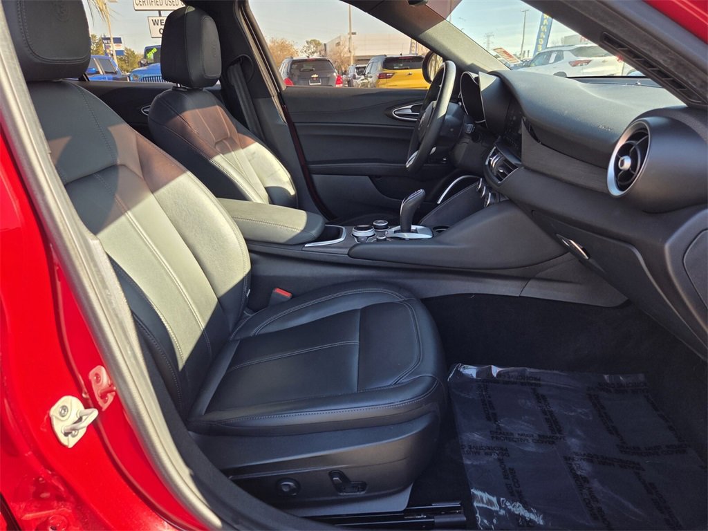 Used 2022 Alfa Romeo Giulia Ti image 19