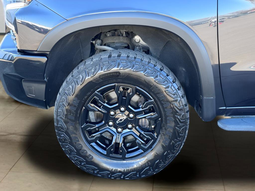 Used 2022 Chevrolet Silverado 1500 ZR2 w/ Technology Package image 38