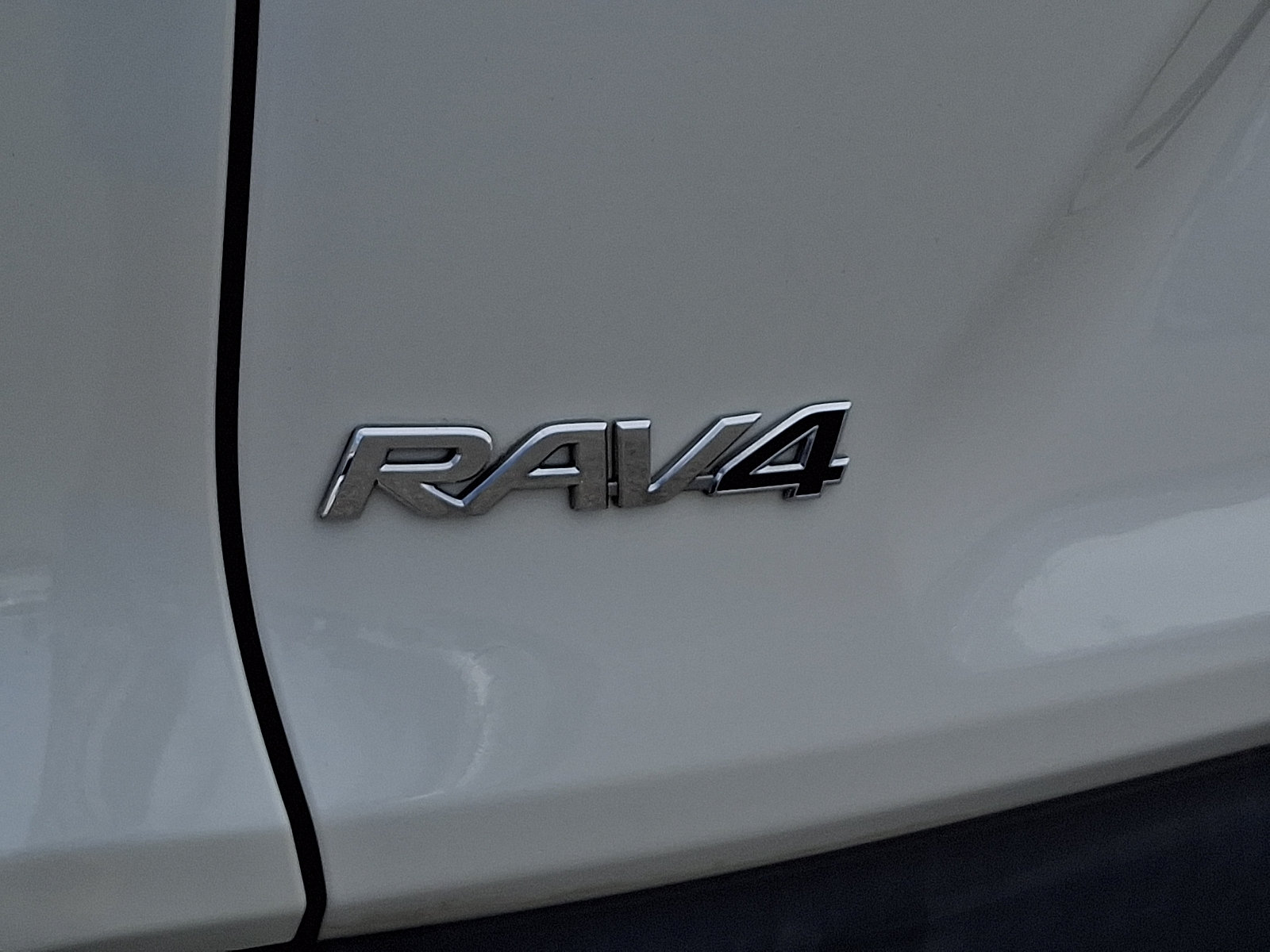 Used 2021 Toyota RAV4 XLE Premium AWD/4WD image 31