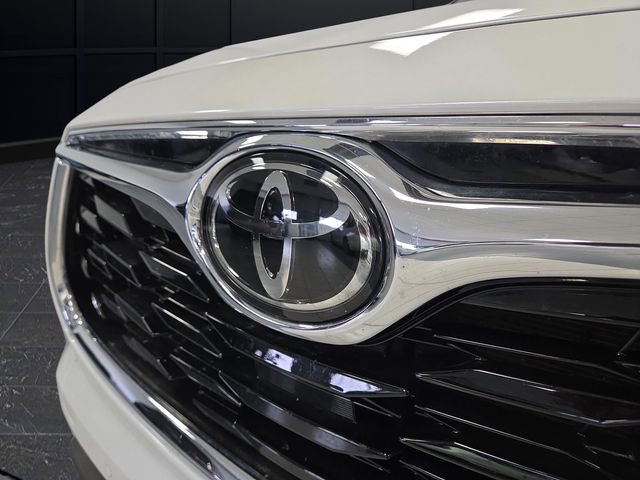 Used 2023 Toyota Highlander L image 44