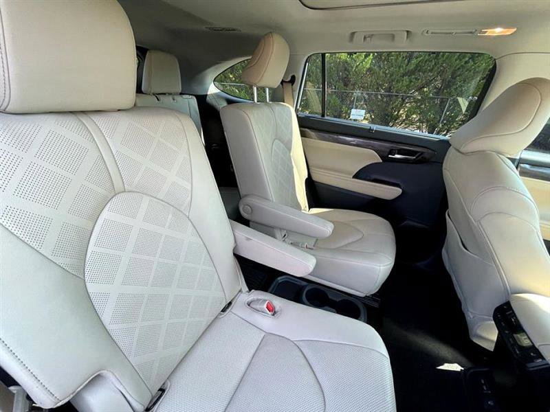 Used 2024 Toyota Highlander LE image 26