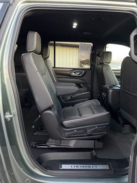 Used 2023 Chevrolet Suburban Premier image 32