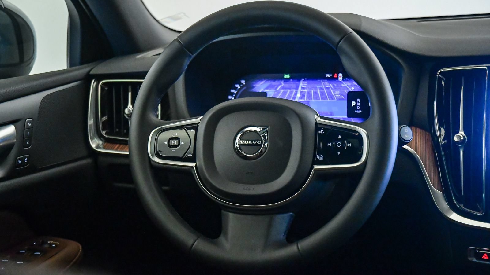 Certified 2024 Volvo V60 B5 Cross Country Plus AWD/4WD image 13
