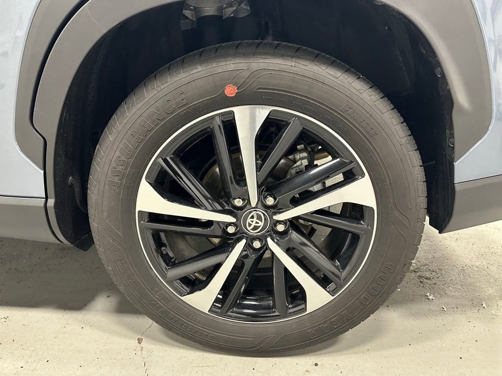 Used 2025 Toyota Corolla Cross XSE image 65