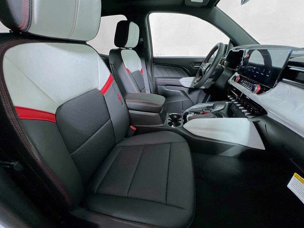 Used 2024 GMC Canyon AT4X image 24