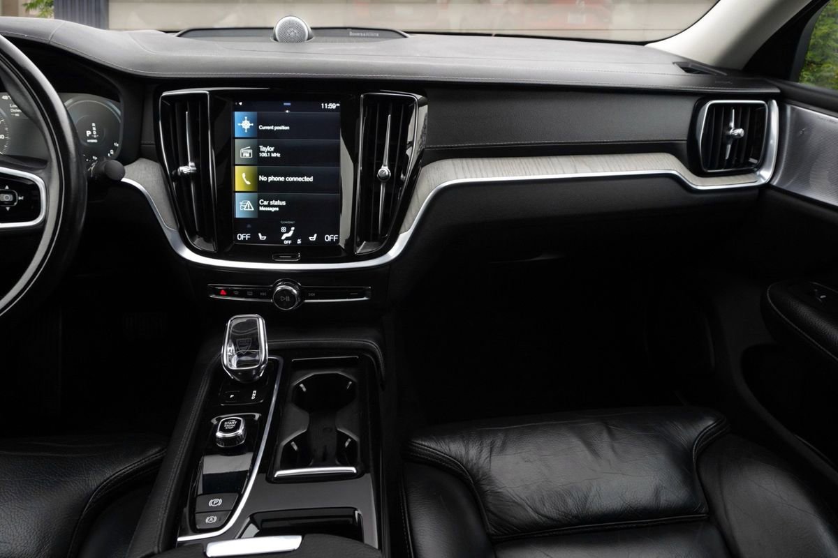 Used 2022 Volvo S60 T8 Inscription image 21