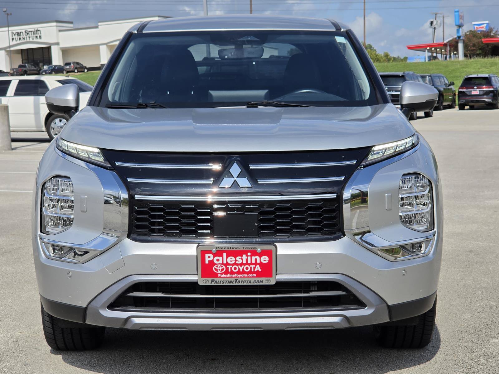 Used 2025 Mitsubishi Outlander SE AWD/4WD image 2