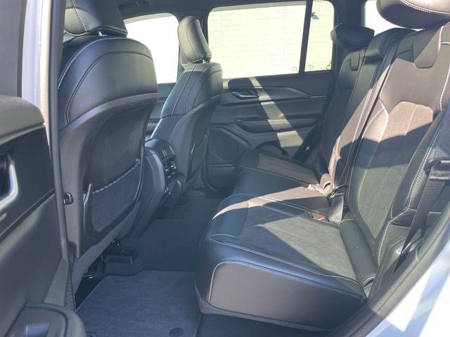 Used 2023 Jeep Grand Cherokee Altitude AWD/4WD image 31