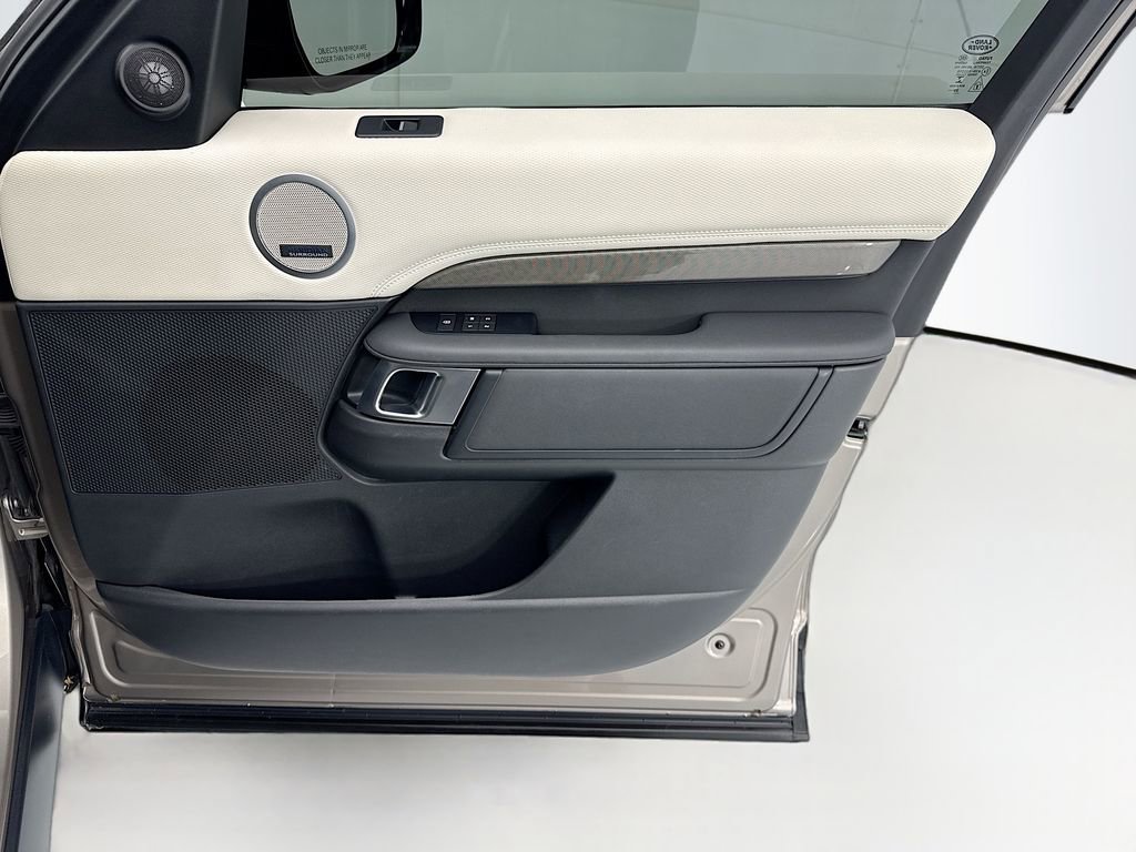 Used 2021 Land Rover Discovery HSE R-Dynamic AWD/4WD image 24