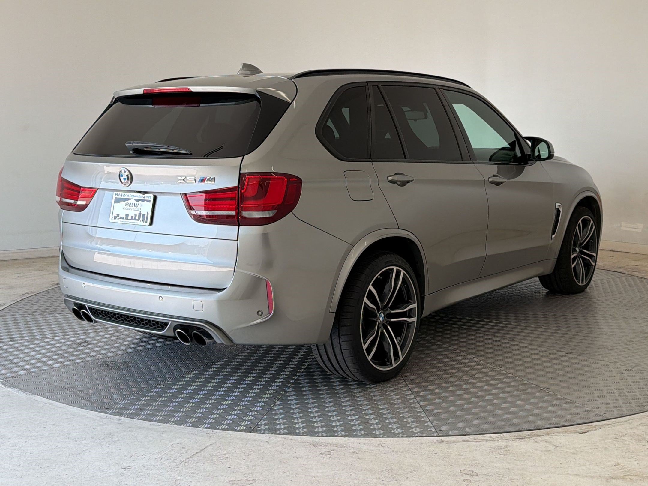 Used 2017 BMW X5 M AWD/4WD image 9