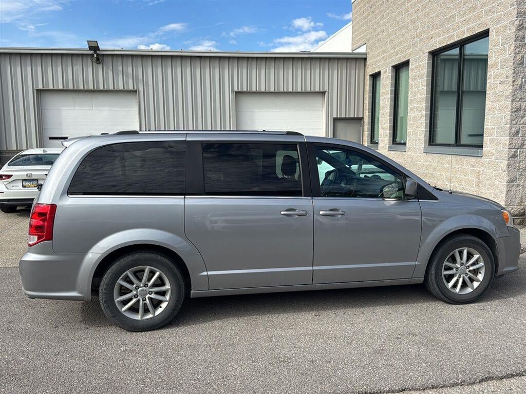 Used 2019 Dodge Grand Caravan SXT FWD image 2