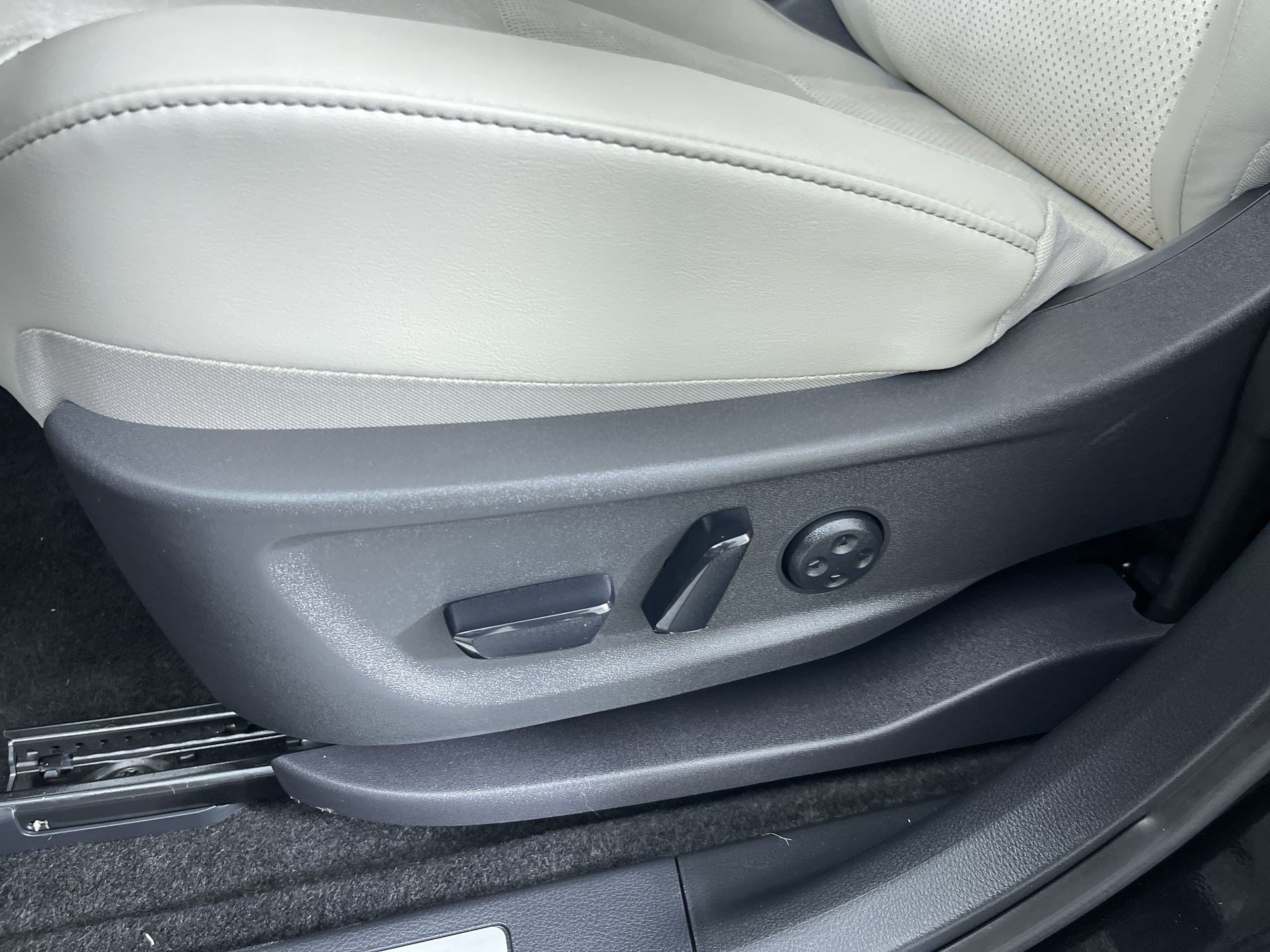 Certified 2024 Nissan Ariya AWD image 13