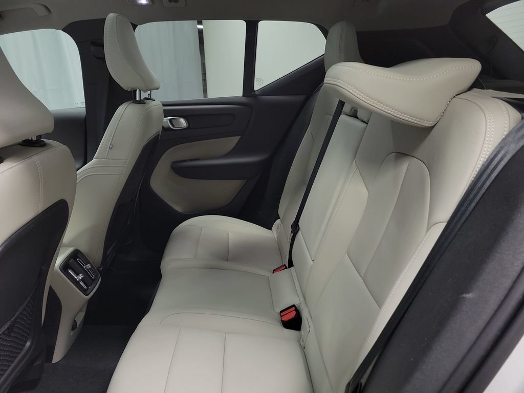 Used 2024 Volvo XC40 B5 Plus AWD/4WD image 28
