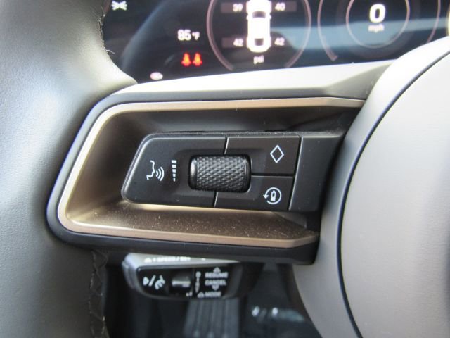 Used 2022 Porsche Taycan 4S image 37