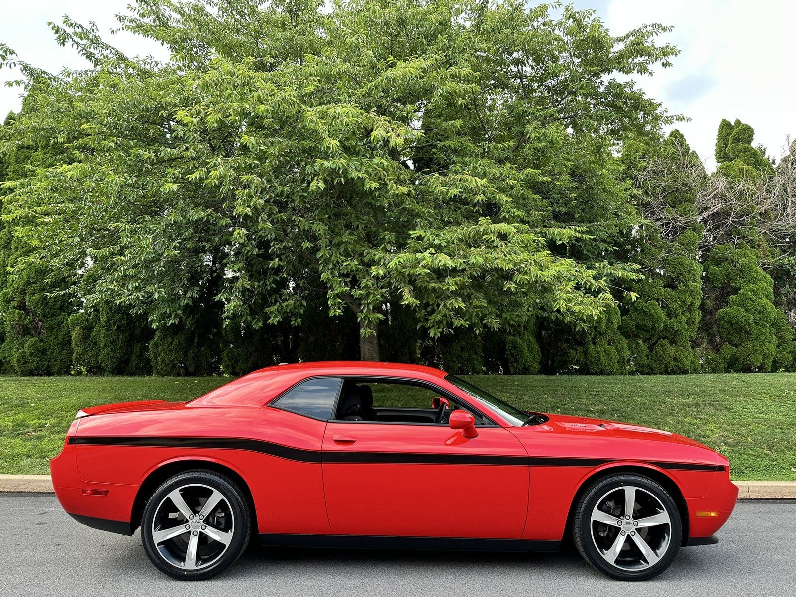 Used 2014 Dodge Challenger R/T w/ Electronics Convenience Group RWD image 35