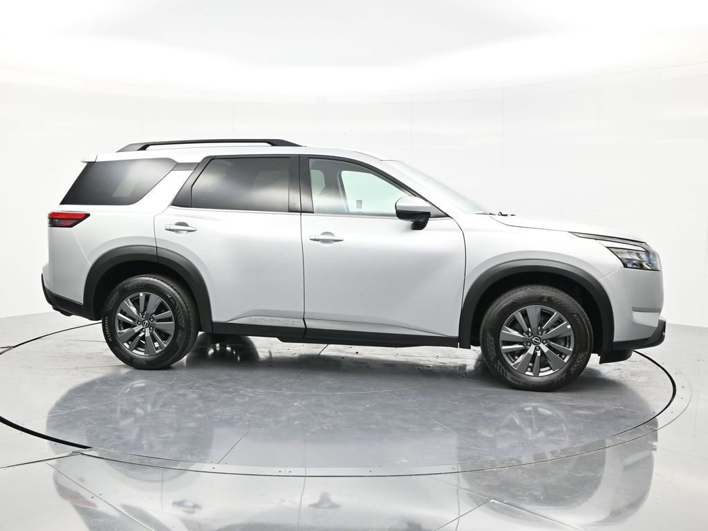 Used 2024 Nissan Pathfinder SV AWD/4WD image 4