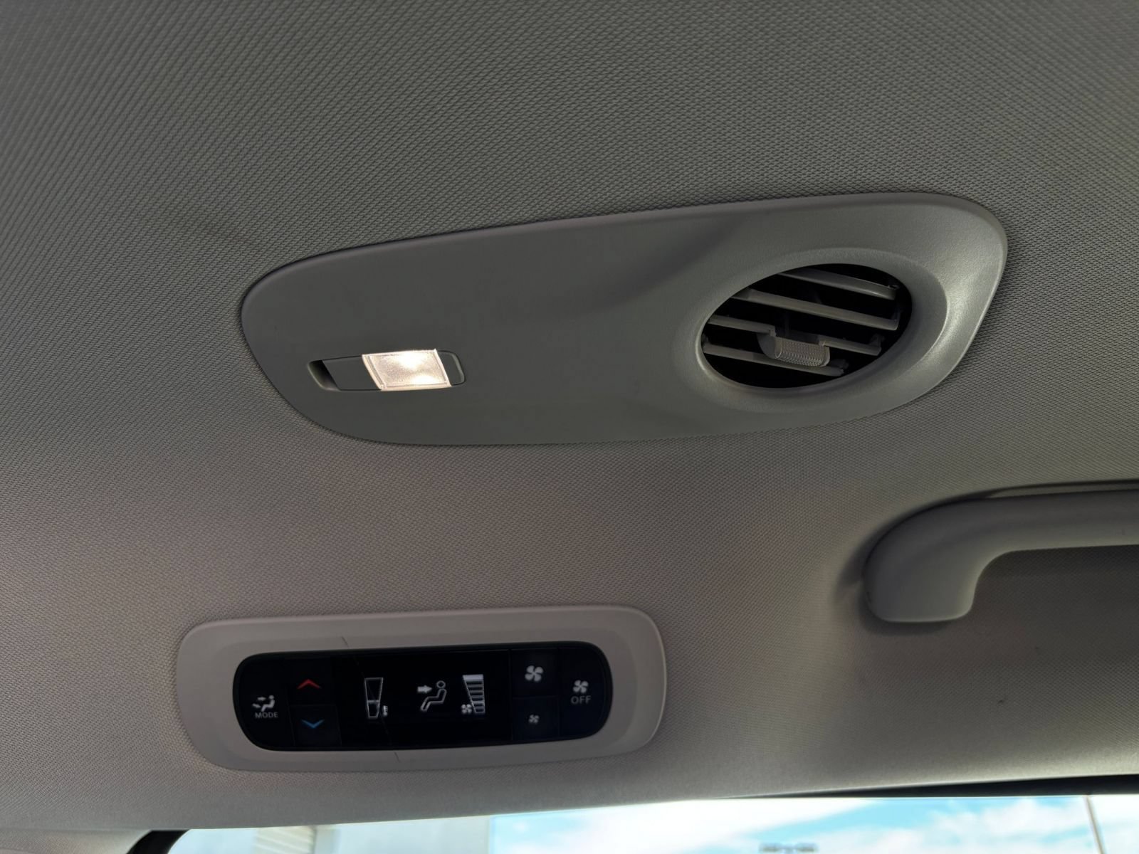 Used 2023 Chrysler Voyager LX FWD image 24
