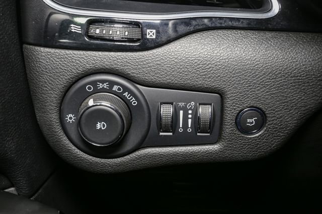 Used 2023 Jeep Cherokee Altitude Lux w/ Lux Elite Package AWD/4WD image 37